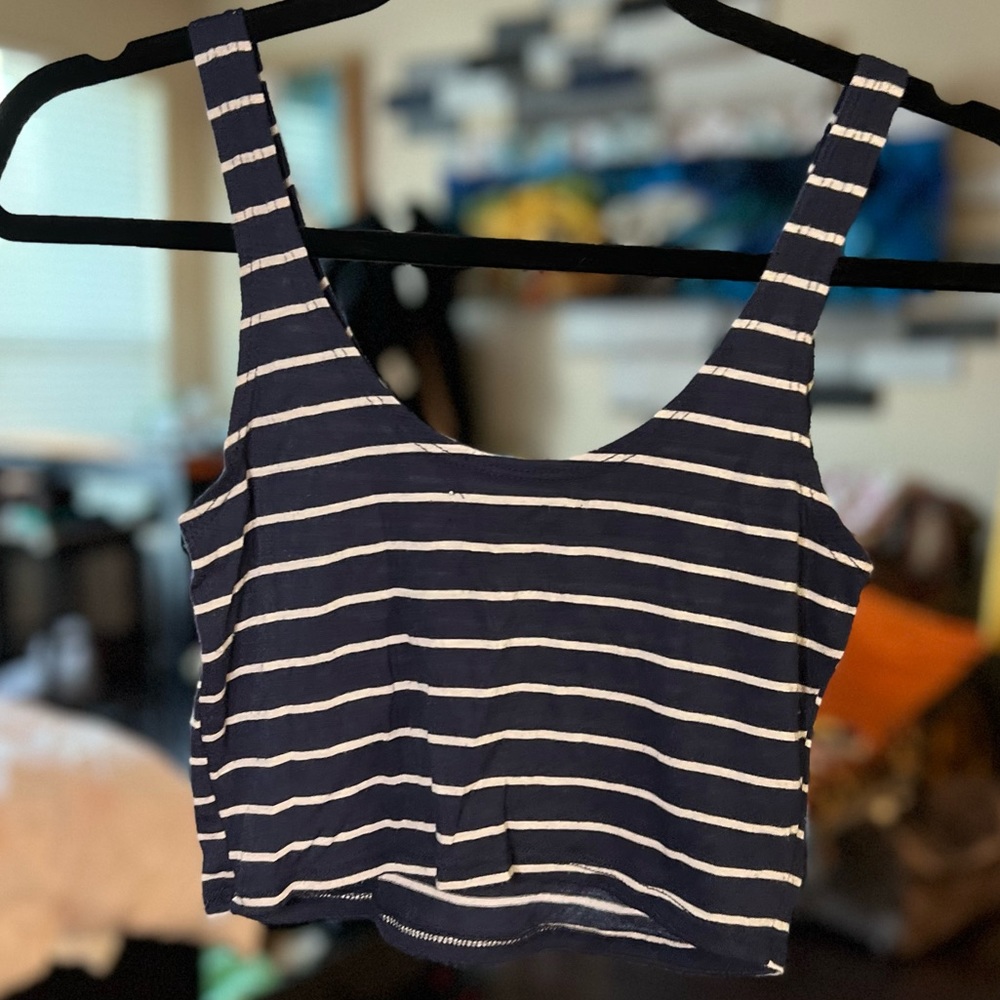 Short Abercrombie cropped crop top! Soft, easy, stripped